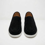 NÈRIN - Veloursleder Yacht Loafer. Für Männer, die kein Logo brauchen um zu wissen was sie tragen.