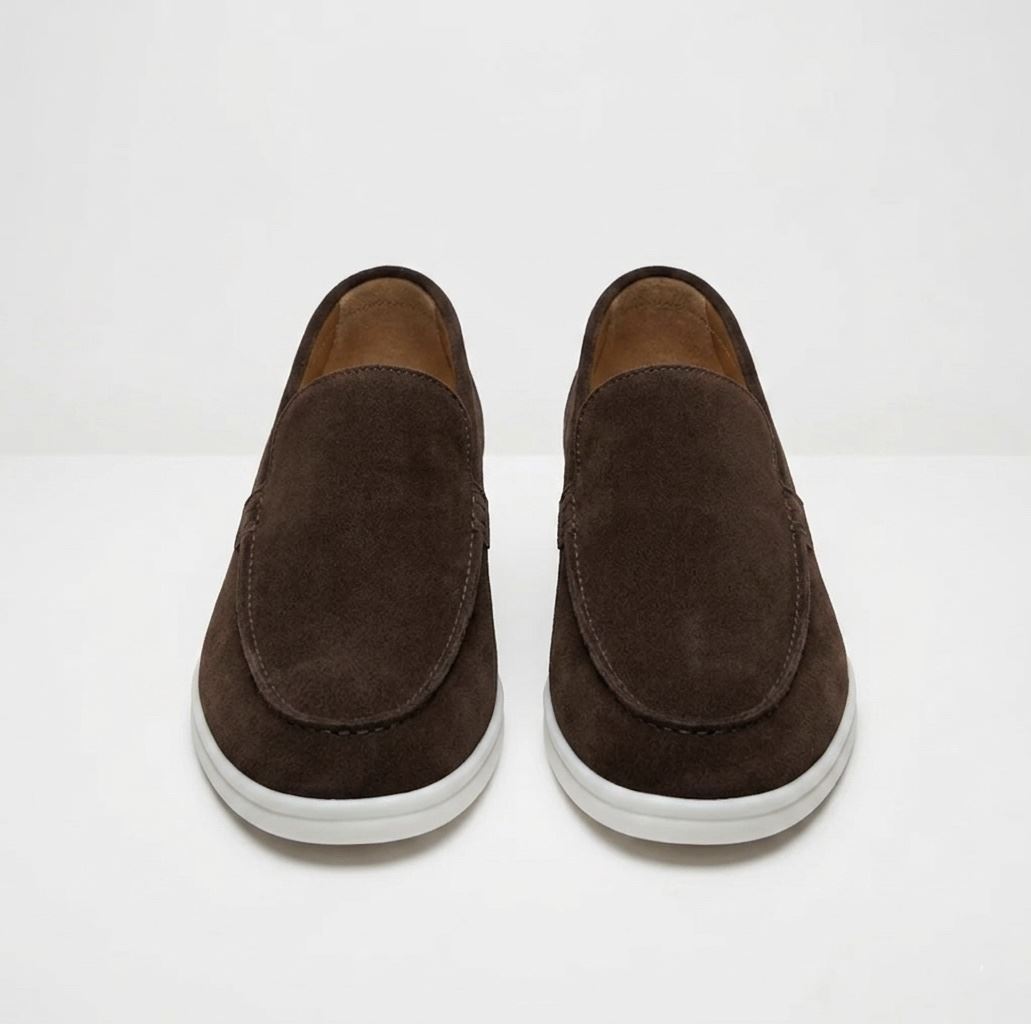 NÈRIN - Veloursleder Yacht Loafer. Für Männer, die kein Logo brauchen um zu wissen was sie tragen.
