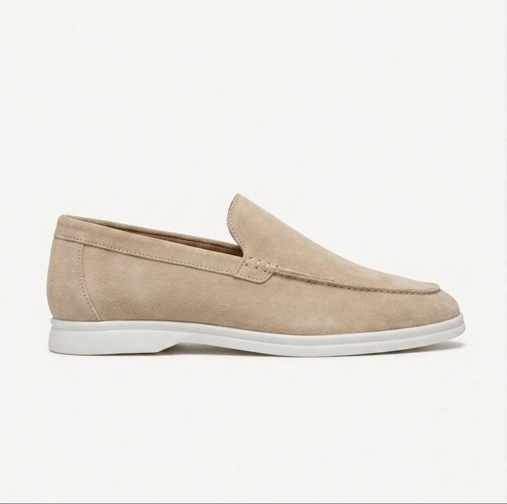 NÈRIN - Veloursleder Yacht Loafer. Für Männer, die kein Logo brauchen um zu wissen was sie tragen.