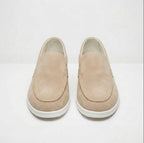 NÈRIN - Veloursleder Yacht Loafer. Für Männer, die kein Logo brauchen um zu wissen was sie tragen.