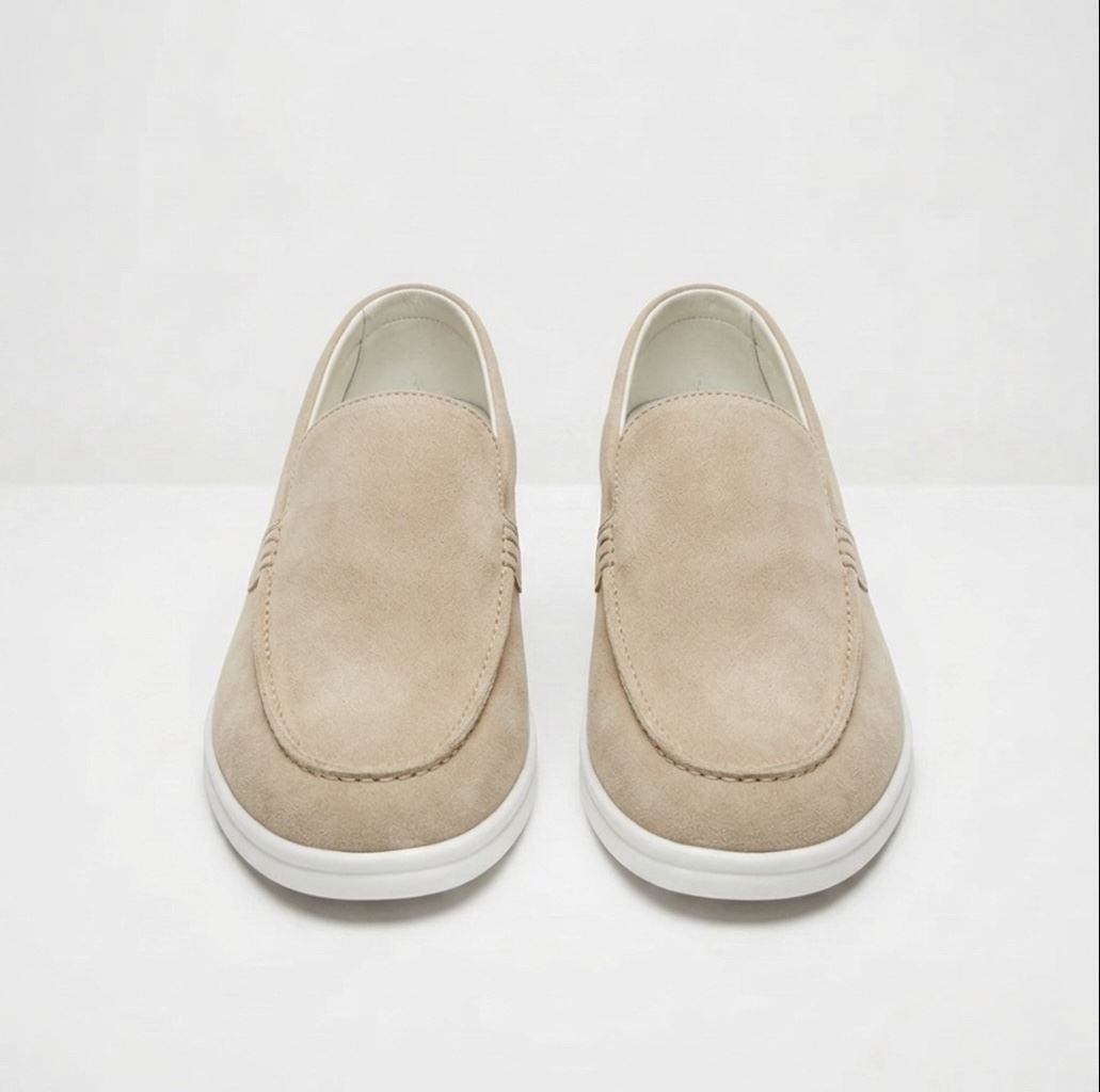 NÈRIN - Veloursleder Yacht Loafer. Für Männer, die kein Logo brauchen um zu wissen was sie tragen.