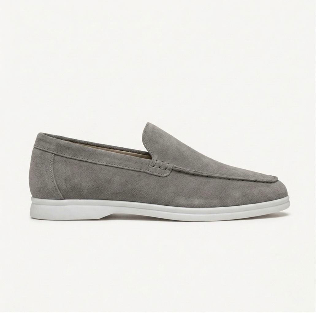 NÈRIN - Veloursleder Yacht Loafer. Für Männer, die kein Logo brauchen um zu wissen was sie tragen.