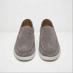 NÈRIN - Veloursleder Yacht Loafer. Für Männer, die kein Logo brauchen um zu wissen was sie tragen.